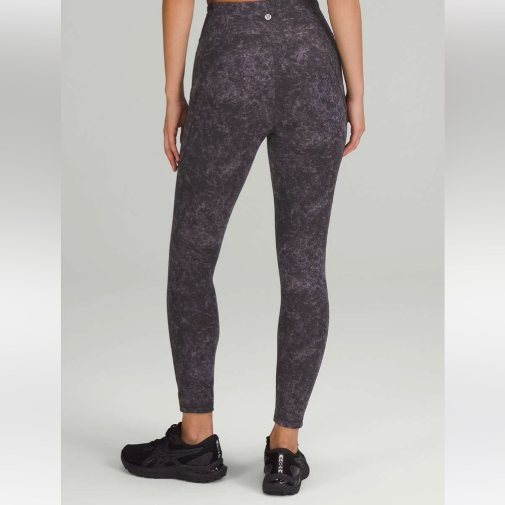NWT -  Lulu Invigorate High-Rise Crop 23"
Denim Wash Print Dusky Lavender Black